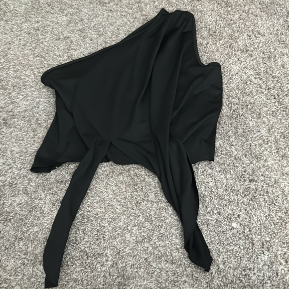 NWOT Bundle of three crop tops - Picture 10 of 16
